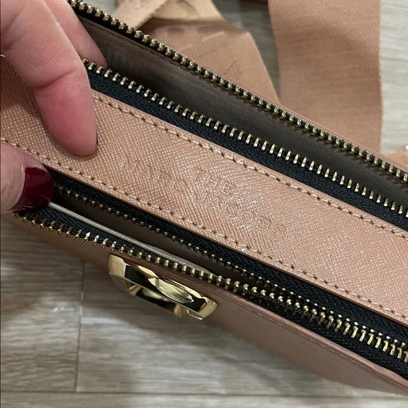 Marc Jacobs Pink Crossbody Bag with Gold Accents - Picture 5 of 8